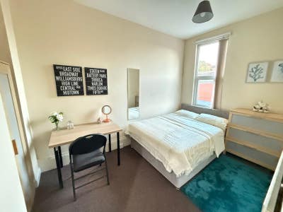 Great location | Room with all bills included Main Photo