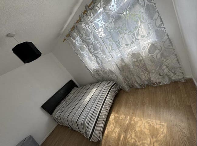 Medium room to rent Main Photo