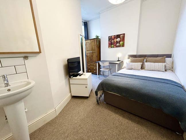 Double room in Filton, short walk SMead. Hospital Main Photo