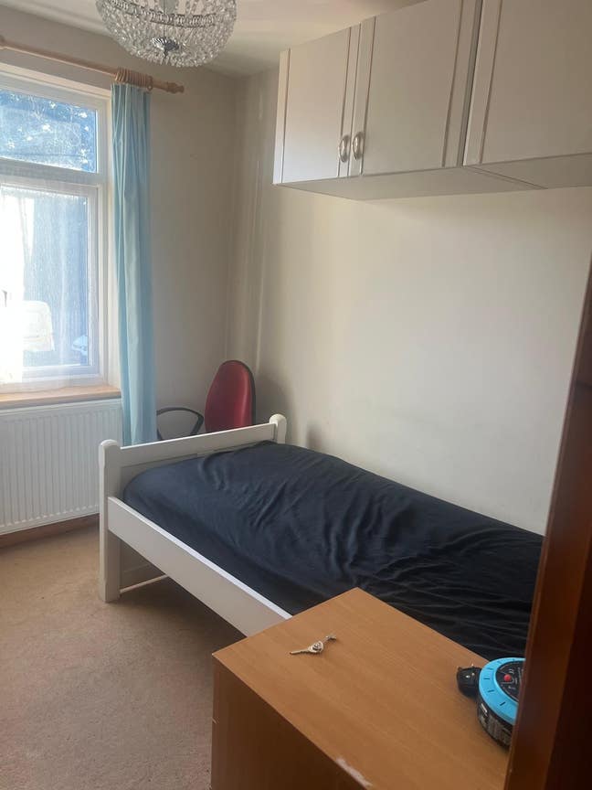 Single/Double bedroom in spacious house Main Photo