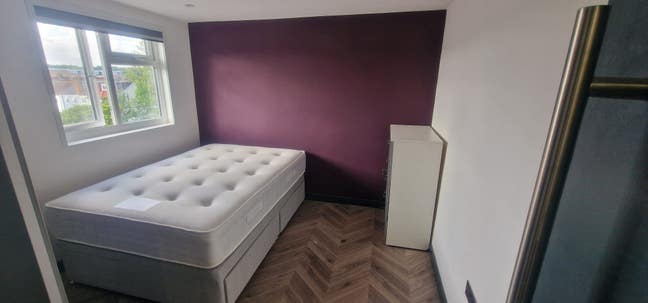 Fantastic Double Room - Woking - Female Preferred Main Photo