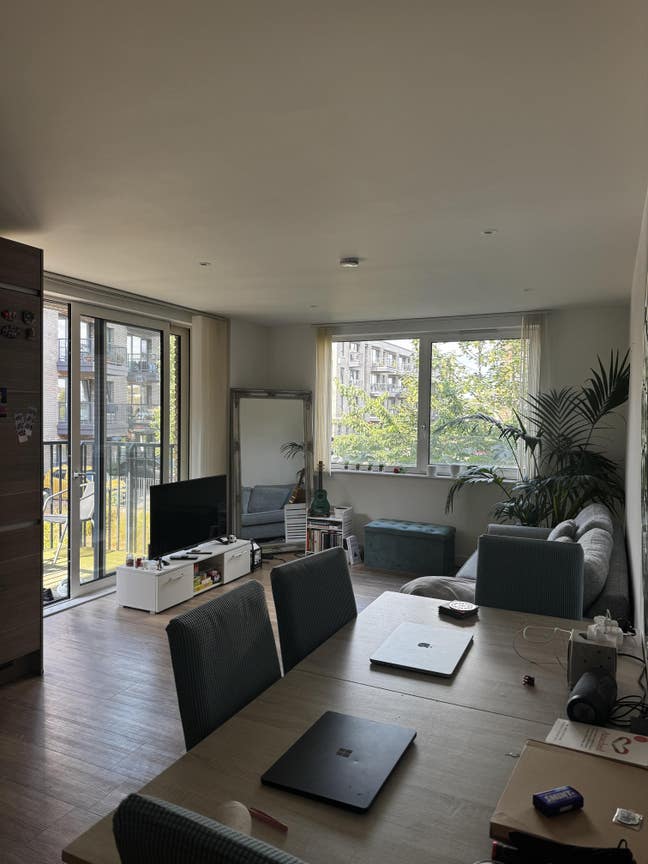 2 Bed 2 Bath modern flat - Bills inc - Double Room Main Photo
