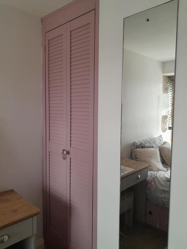 Small double room in three bedroom cottage.  Main Photo