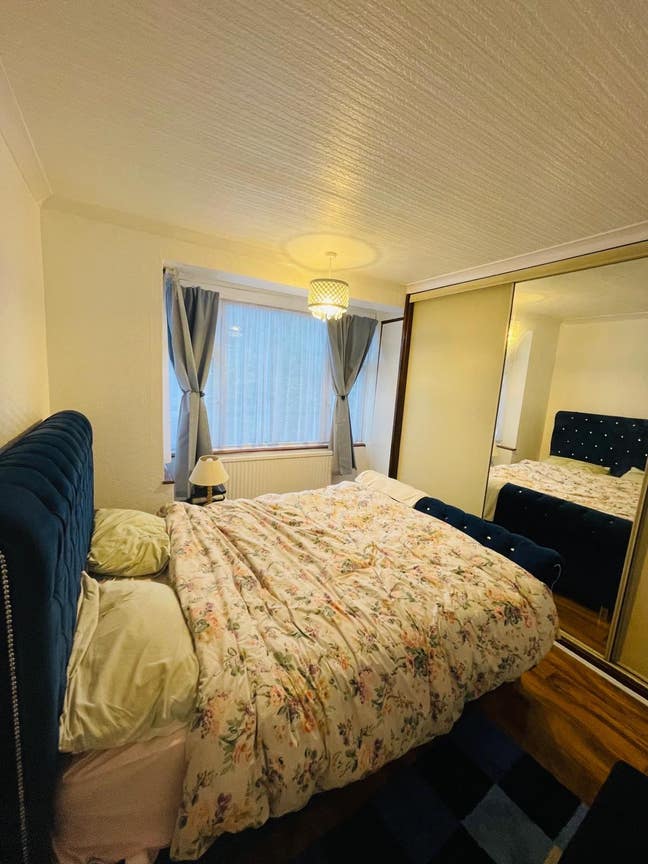 Double Room With King-size Bed for Rent  Main Photo