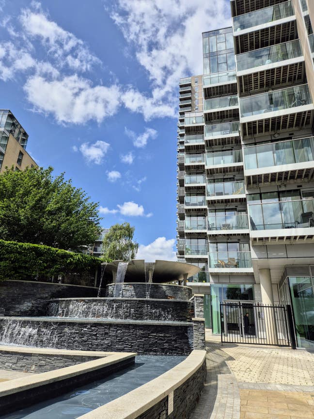 Great Riverside Short-let 1 Bedroom Main Photo