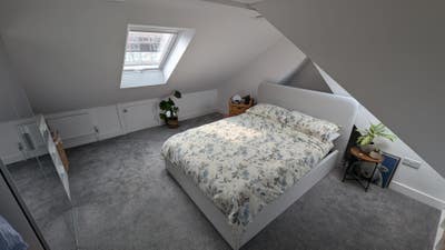 Large double room with en-suite & off road parking Main Photo