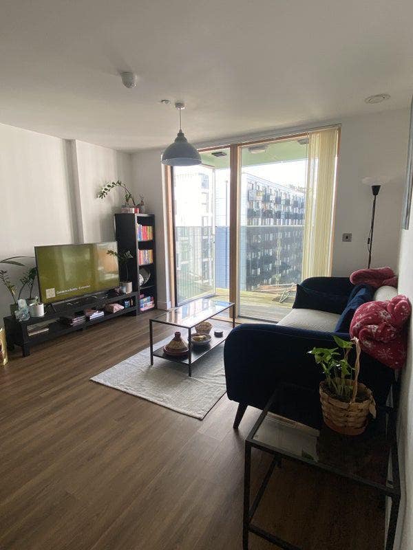 Double Room Available in Modern Flat Main Photo