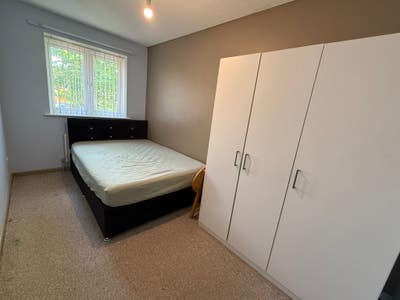 Spacious Double Room available to rent Main Photo