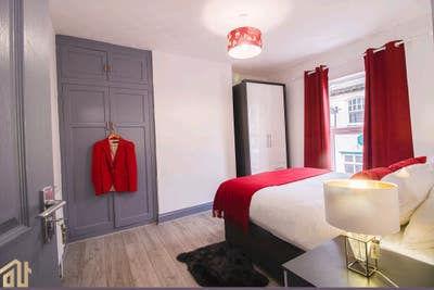 New -  Room with a Shared  Bathroom Main Photo