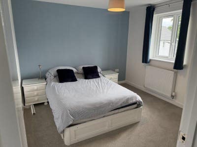 Double room with bathroom in 3 bed house Main Photo