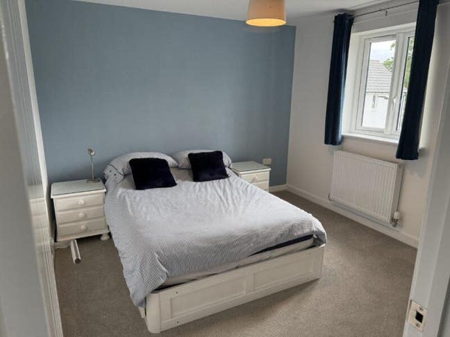 Double room with bathroom in 3 bed house Main Photo