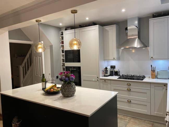 Bright loft room with en-suite  Main Photo