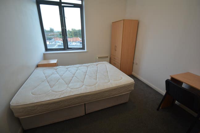 🏡 Wigan Town Centre-Ensuite Furnished Room Main Photo