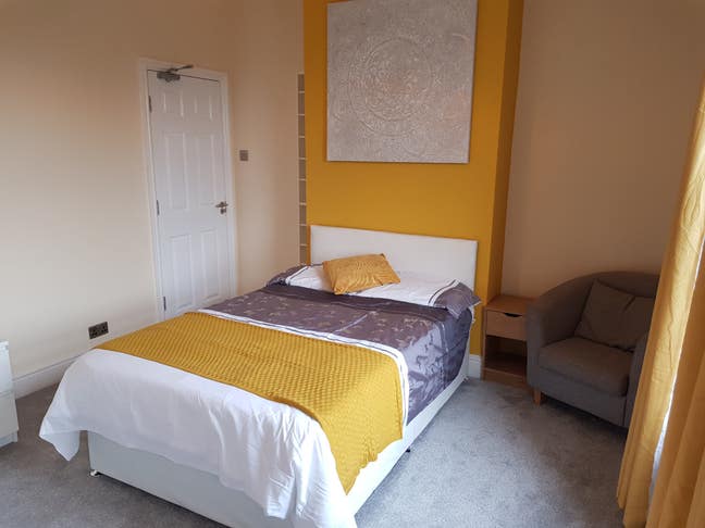 Beautiful ensuite near Fairfield Hospital Main Photo