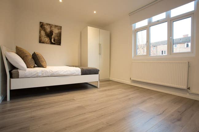 🏡 Stunning 2-Bedroom Ensuite Flat in Kennington Main Photo