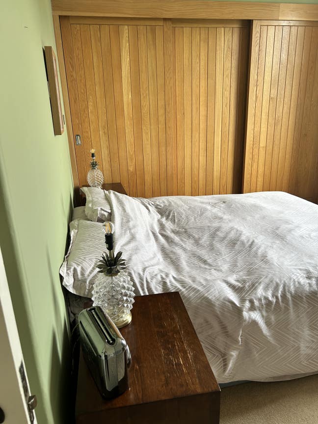 Double bedroom in detached house  Main Photo