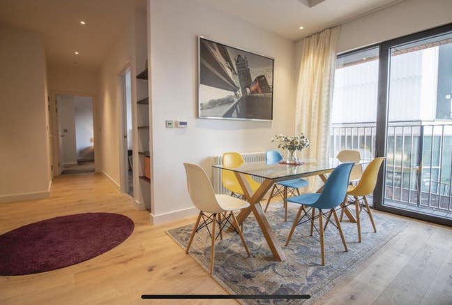 Double Bedroom  London City Island Main Photo