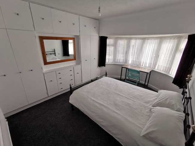 Lovely Double Room available in Edmonton N9 Main Photo