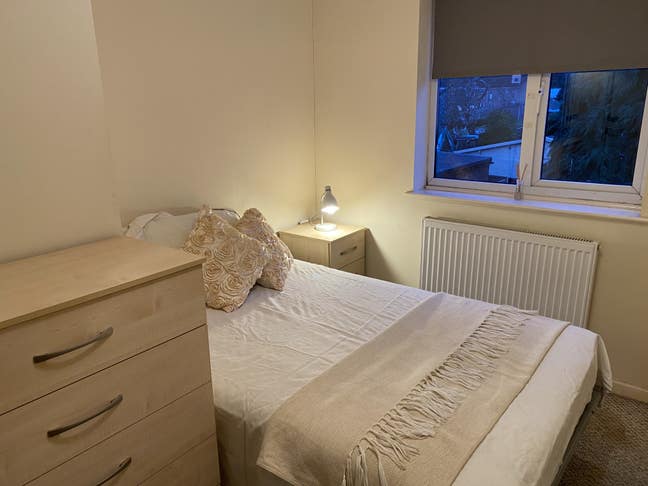 Comfy Room - Crown Wood Main Photo