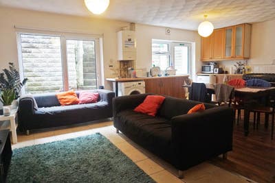 Student Rooms Available | 6 Bed Very Close to Town Main Photo
