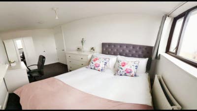 Refurbished room by Old street - N1 Main Photo