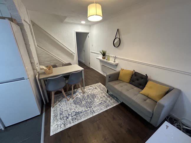 Double Room in House share SW11  Lavender hill  Main Photo