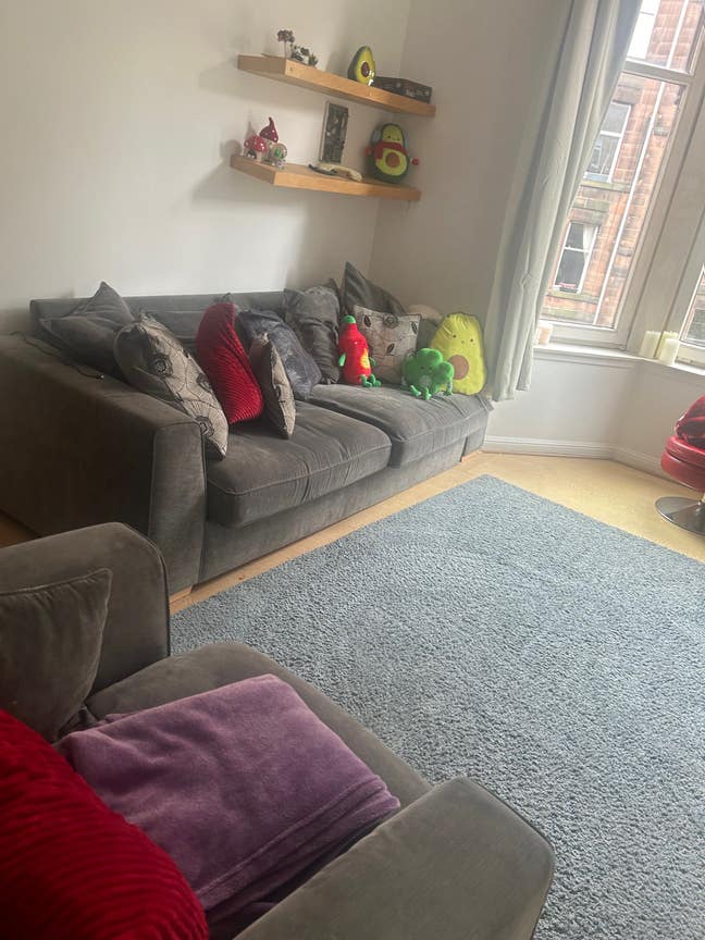 Room for rent in west end Main Photo