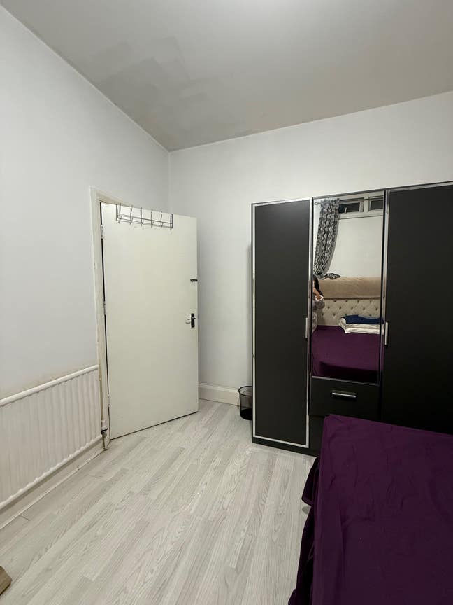 Large Double Room with Private Bathroom, Ilford Main Photo
