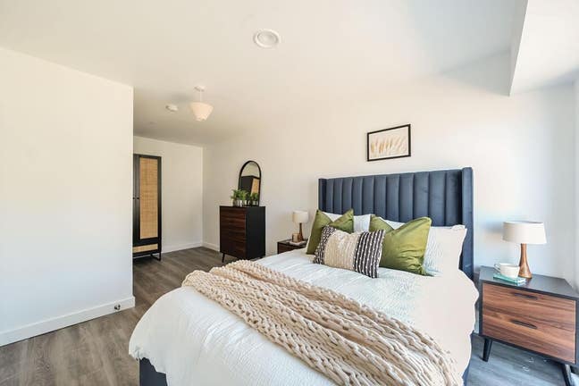 1 Bed Fully Furnished Flat for rent Main Photo