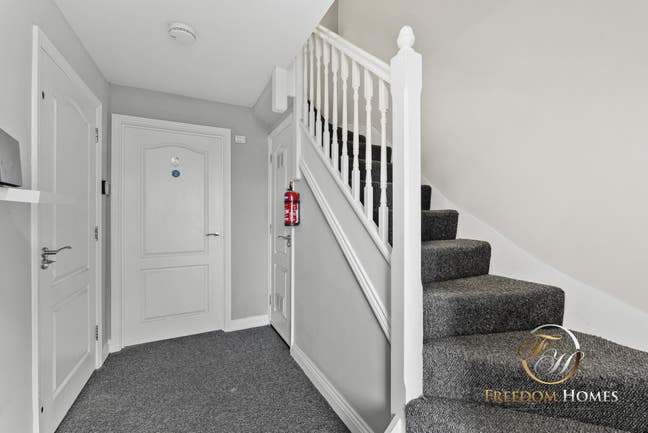 Stunning Studio In Sugar Way! (PE2) 😻 Main Photo