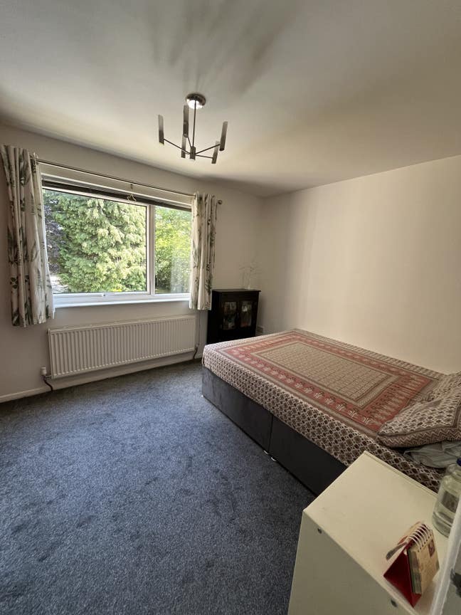 Spacious Double bedroom available in a 2 bed appt Main Photo