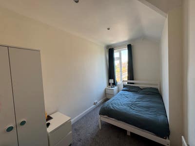 Single room available now Main Photo