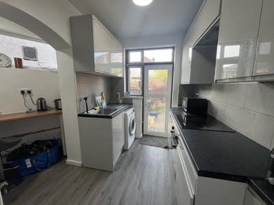 Large double room in Norbury Main Photo