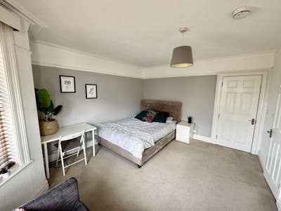 Spacious Modern En-Suite With Parking Co-Living Main Photo