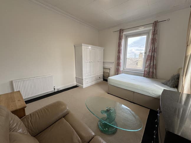    One  Bed  Room  Flat  Top  floor  G73  Main Photo