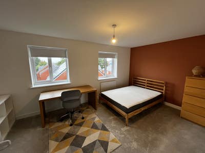 Furnished Rooms, All Bills Included, No Deposit Main Photo