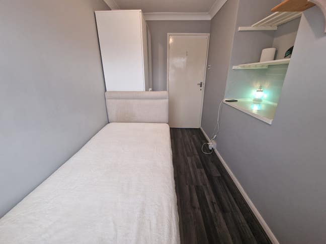 Lovely furnished single room  Main Photo