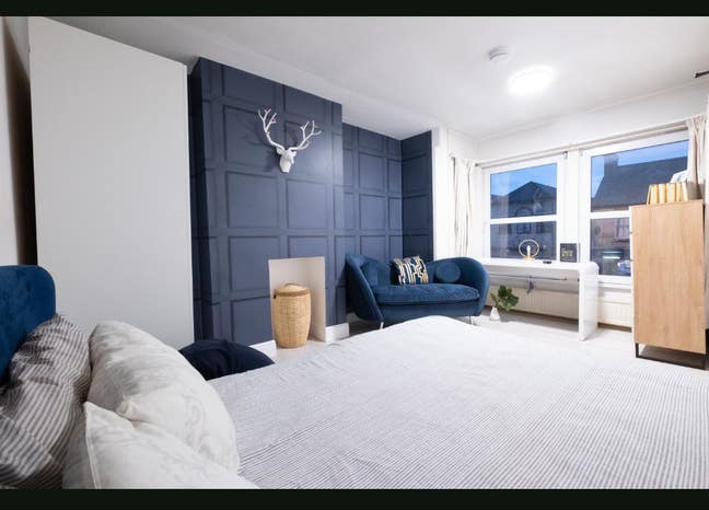 Central, spacious room close to station, hospital Main Photo
