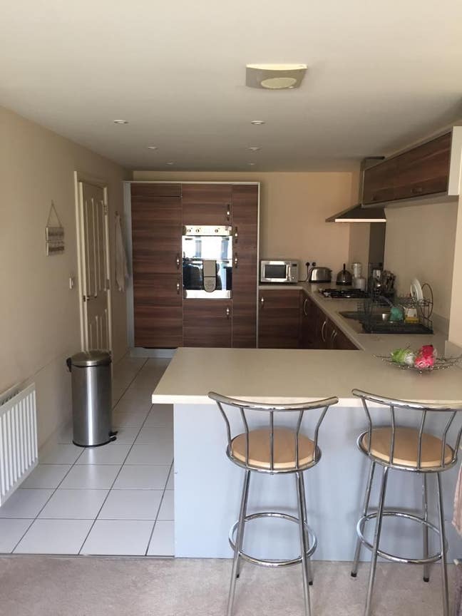 Balcony King Size Room & Lounge 🌟Great Location!! Main Photo