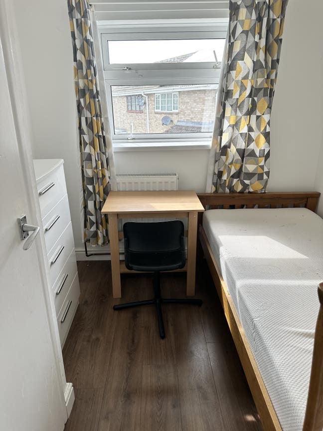 Single room, all bills included. Main Photo