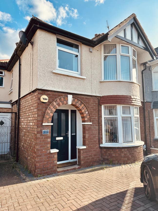 Master bedroom to let. £700 pcm including bills. Main Photo