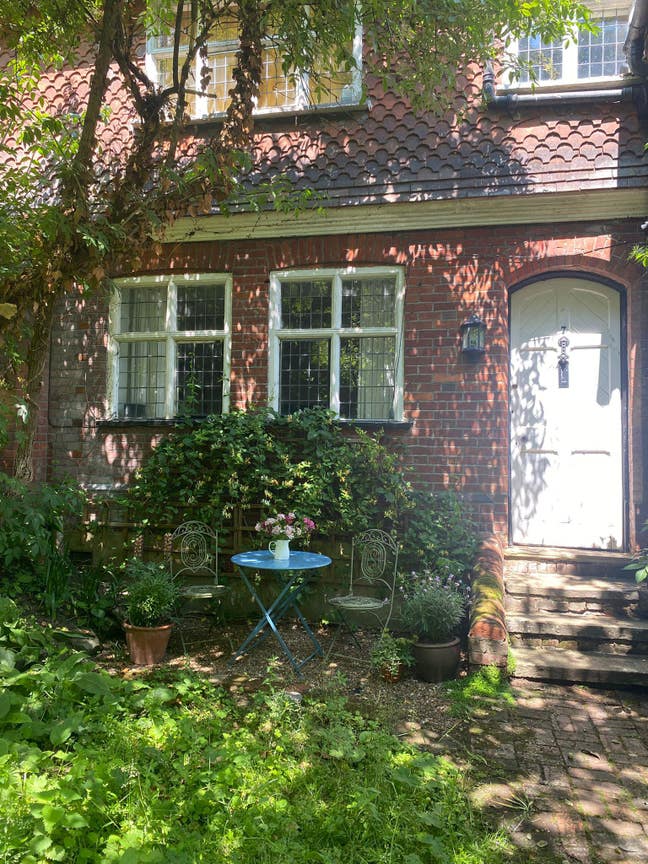 3 bedroom house in guildford  Main Photo