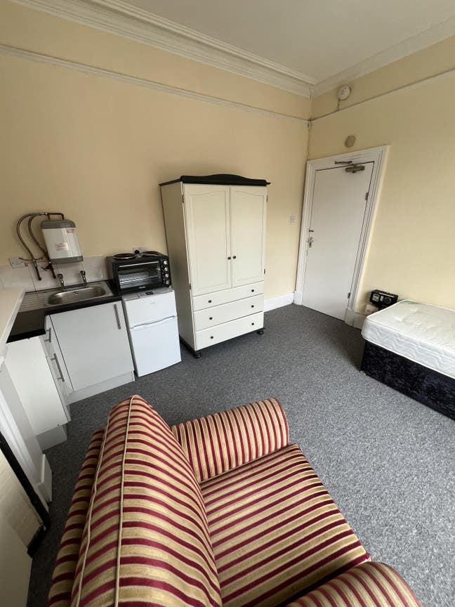 Single room to let Main Photo