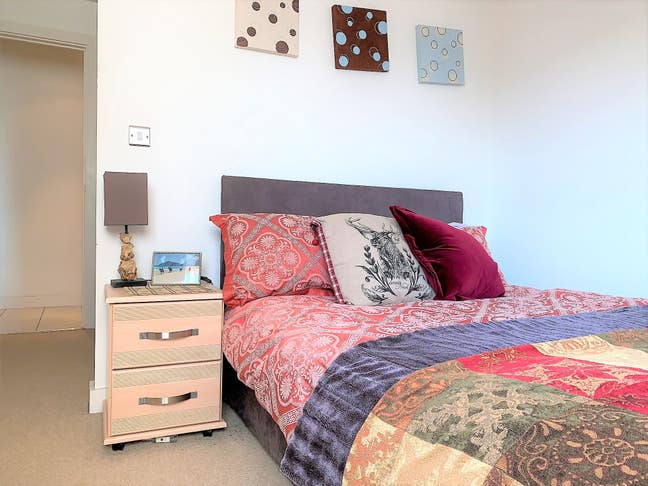 Room to rent Green Quarter Main Photo