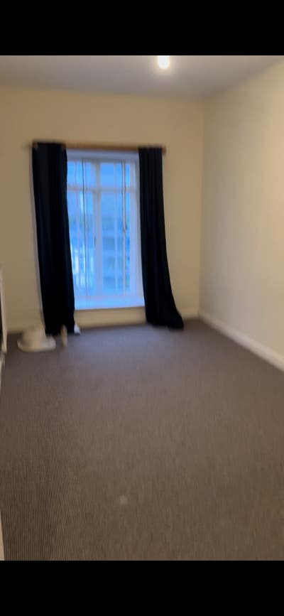 Vacant room Main Photo