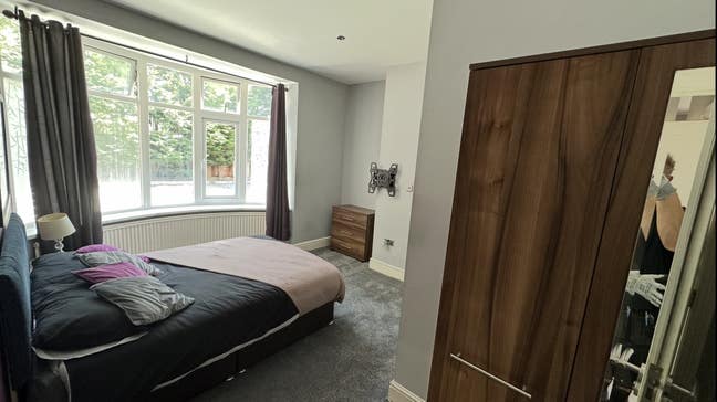 Super Luxury 6 Bed En-Suite / On-Site Parking Main Photo