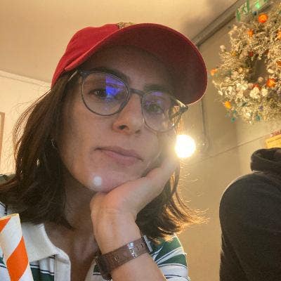 Professional Female seeks a double room Main Photo