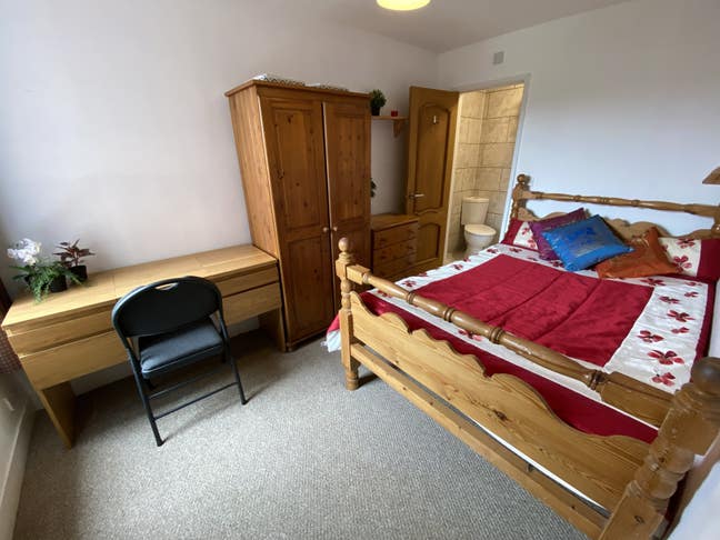 6 bedroom close to town and RBH - all bills inc. Main Photo