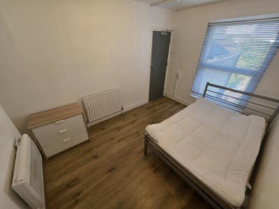 Double room To rent near town center  Main Photo