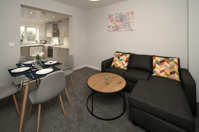 Stylish 4-Bed Home in Brislington Main Photo
